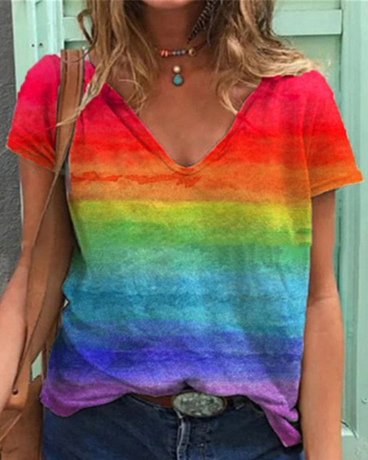 Antje | Luchtig T-shirt Met V-hals En Regenboogprint