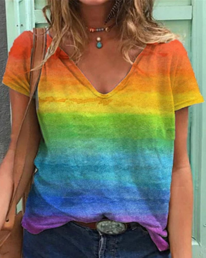 Antje | Luchtig T-shirt Met V-hals En Regenboogprint